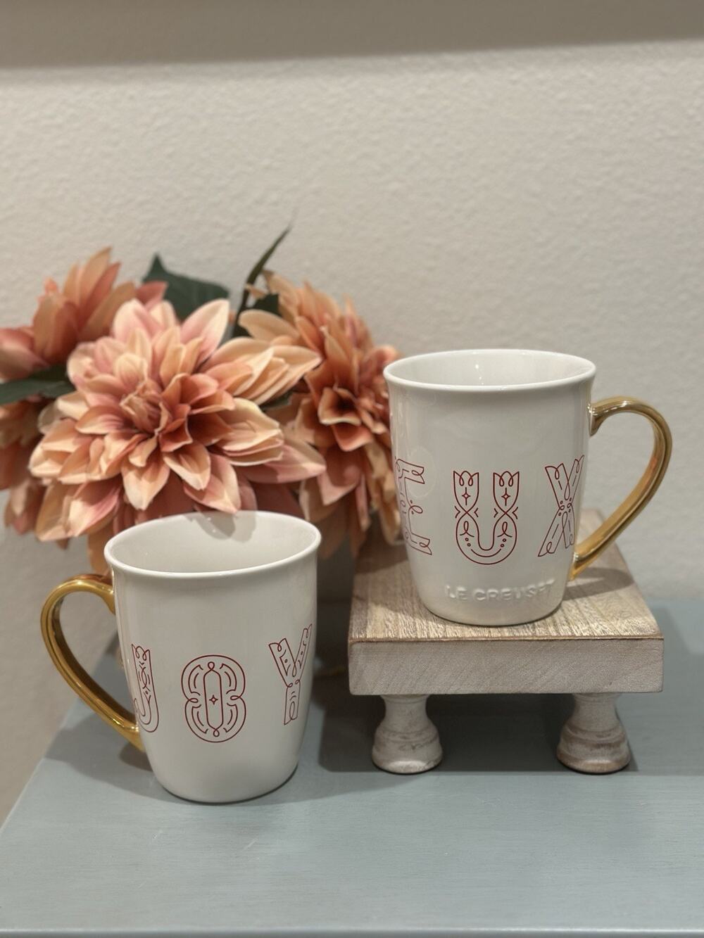 Le Creuset Stoneware Noel Extra Large 580ml/20 Oz Joyeux Mug Gold Handle Set-2